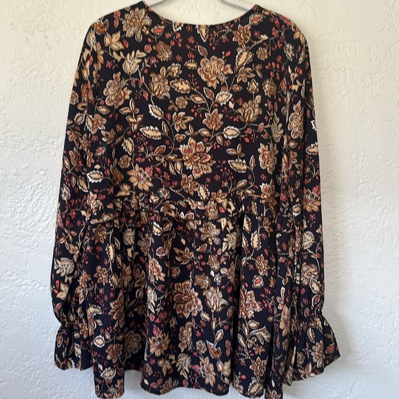 Anthropologie Entro Deep V oversized ruffle detail Floral Tunic Top L - Picture 10 of 10